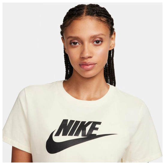 Nike Γυναικεία κοντομάνικη μπλούζα Sportswear Essentials Nike Γυναικεία κοντομάνικη μπλούζα Sportswear Essentials
